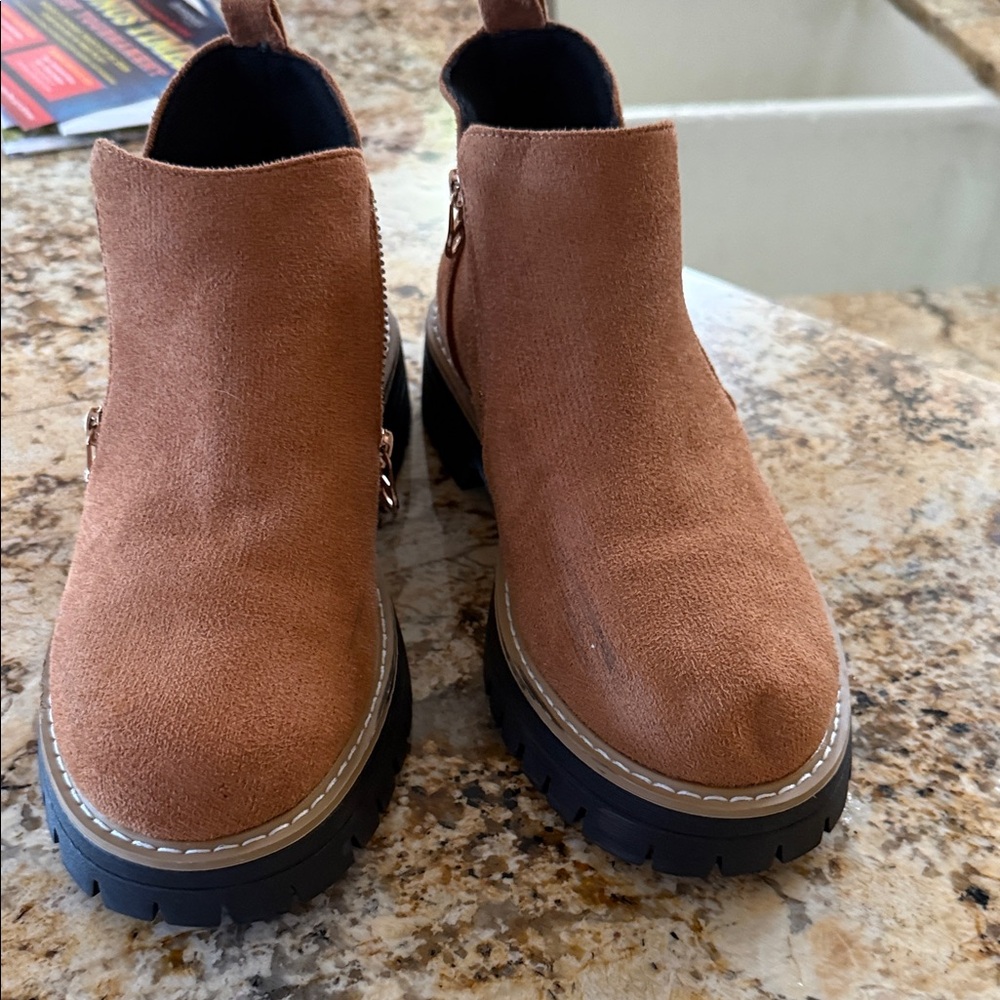 Elegant Tan Ankle Boots